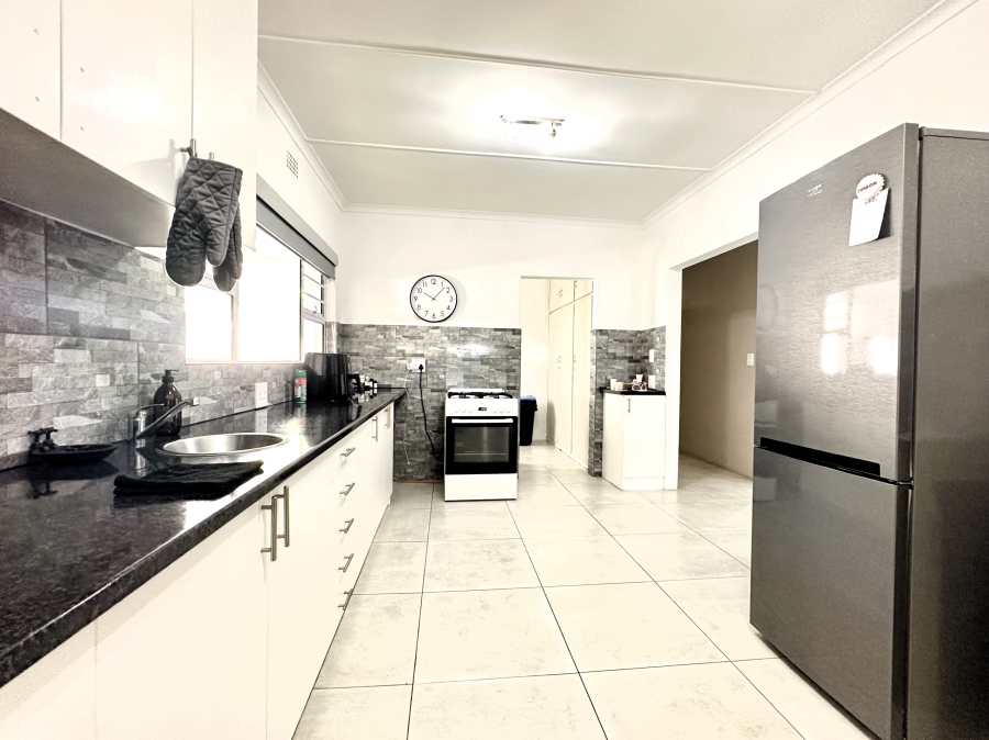 4 Bedroom Property for Sale in Panorama Western Cape